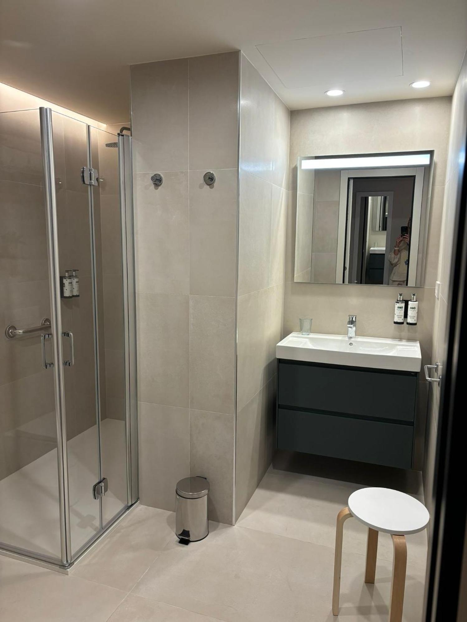 Apartamentos Joaquin Costa Сантандер Екстериор снимка