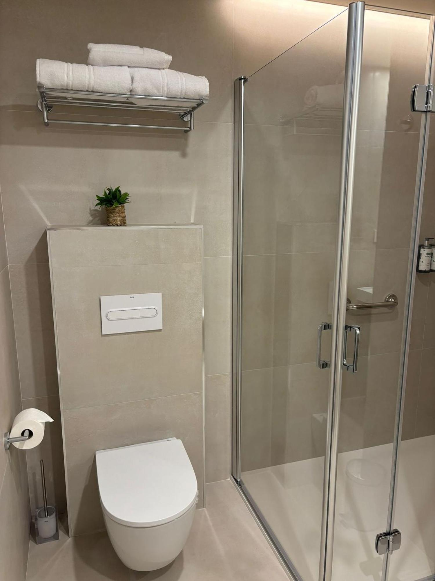 Apartamentos Joaquin Costa Сантандер Екстериор снимка