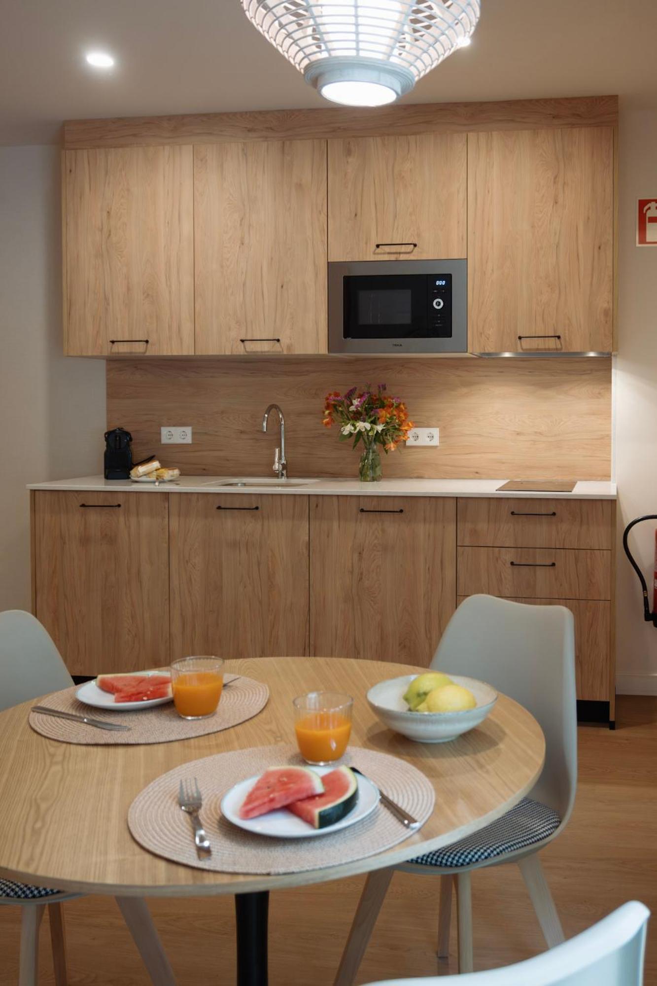 Apartamentos Joaquin Costa Сантандер Екстериор снимка
