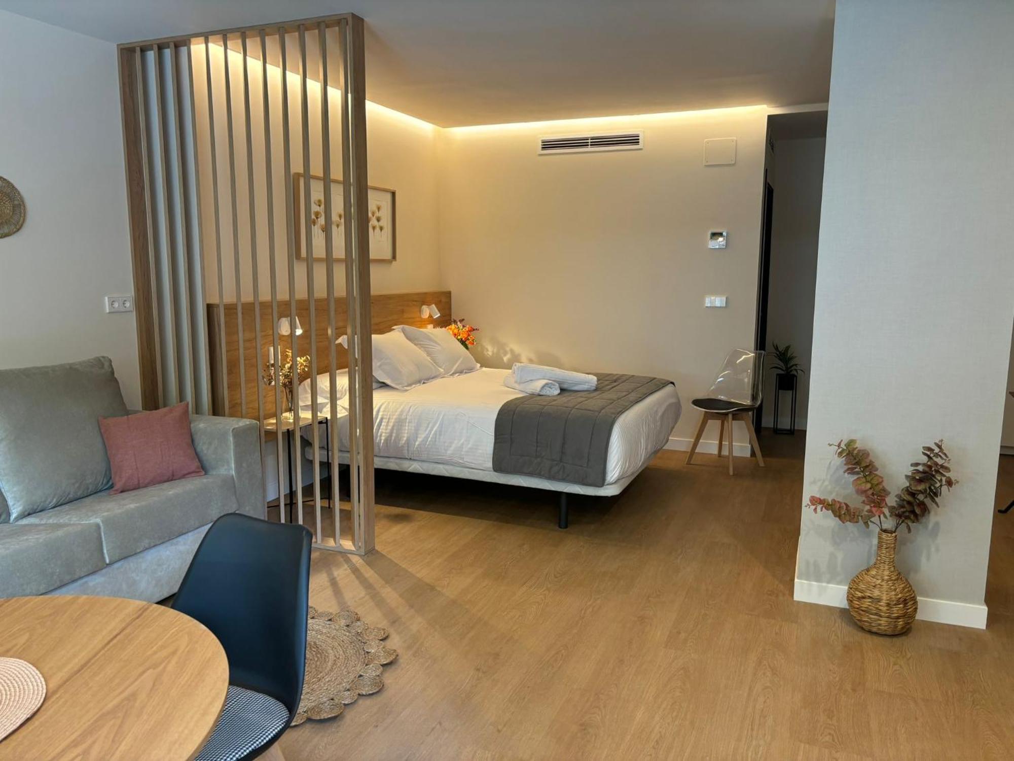 Apartamentos Joaquin Costa Сантандер Екстериор снимка