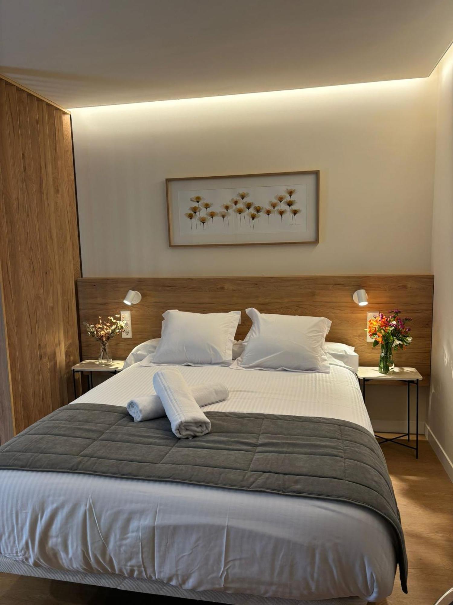 Apartamentos Joaquin Costa Сантандер Екстериор снимка